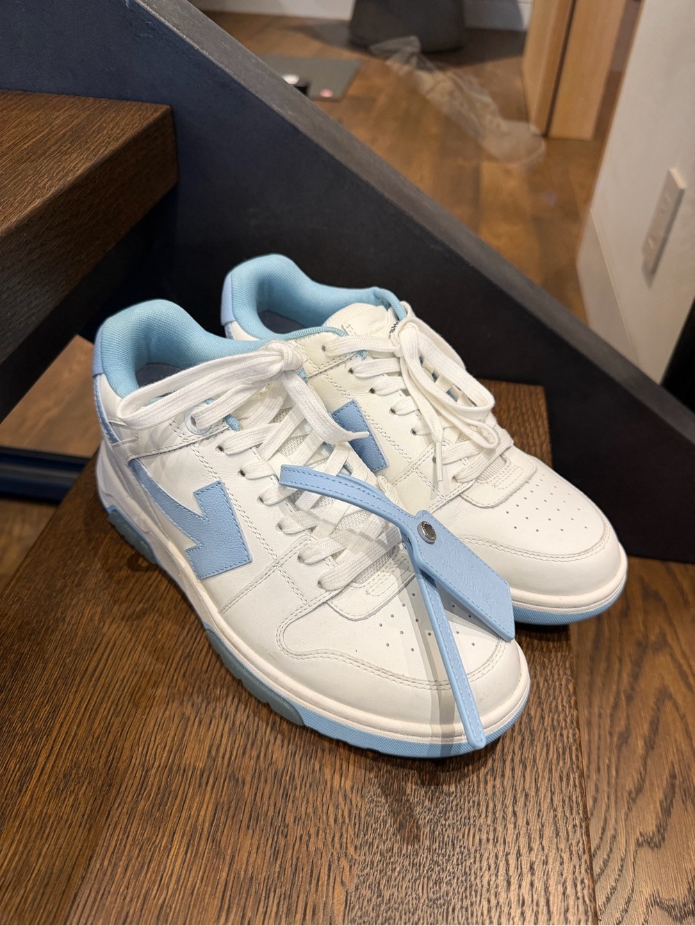 Off-White Out of Office Low Tops Sneakers - M6 W7.5